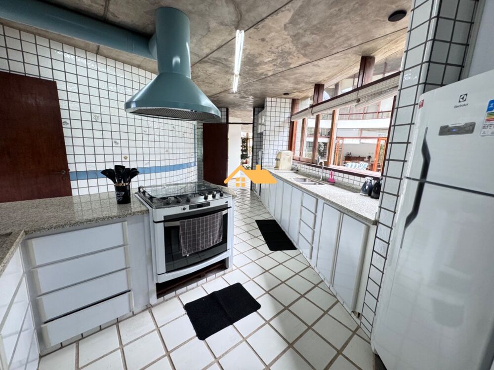 Casa para alugar com 5 quartos, 600m² - Foto 1