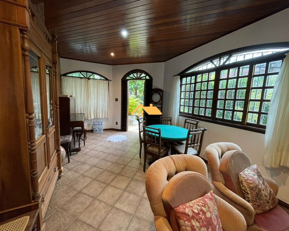 Casa à venda com 7 quartos, 350m² - Foto 4