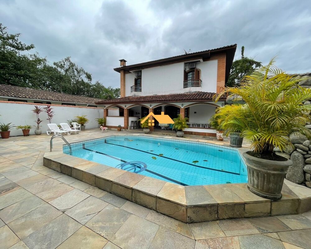 Casa à venda com 7 quartos, 350m² - Foto 1