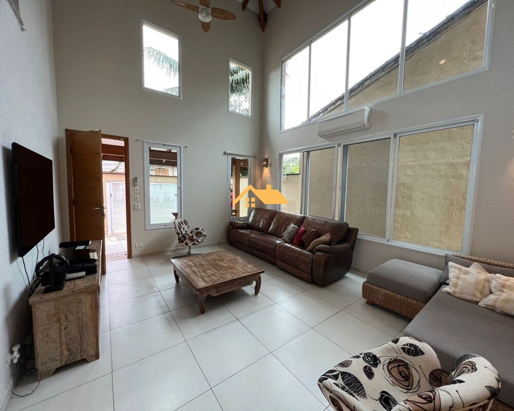 Casa à venda com 4 quartos, 220m² - Foto 4