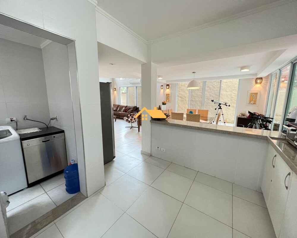 Casa à venda com 4 quartos, 220m² - Foto 13