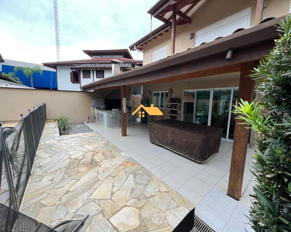 Casa à venda com 4 quartos, 220m² - Foto 33