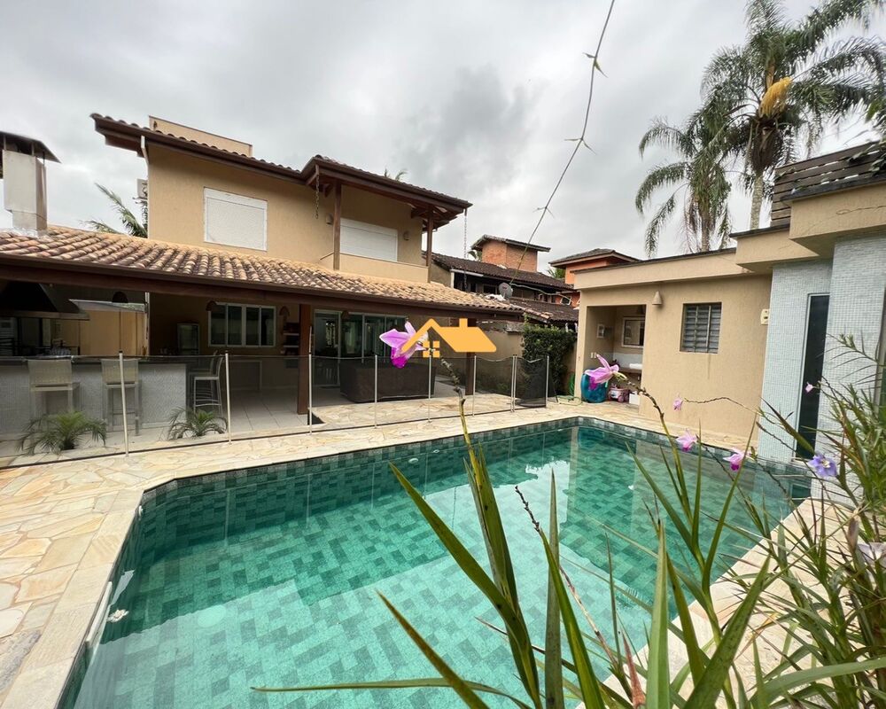 Casa à venda com 4 quartos, 220m² - Foto 2