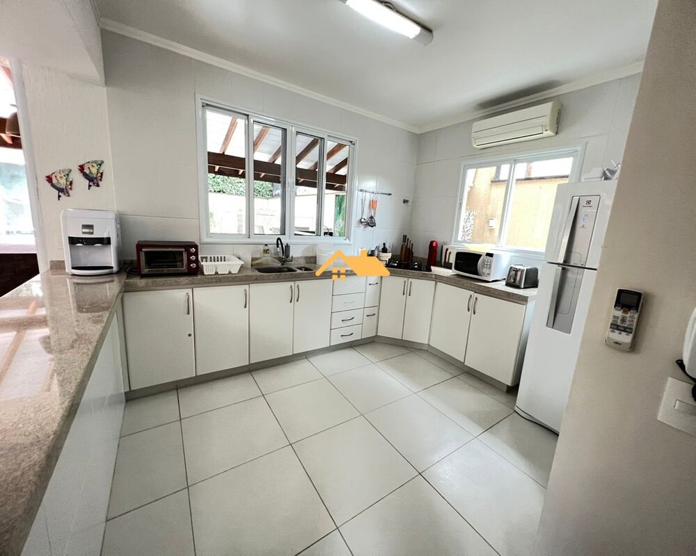 Casa à venda com 4 quartos, 220m² - Foto 11