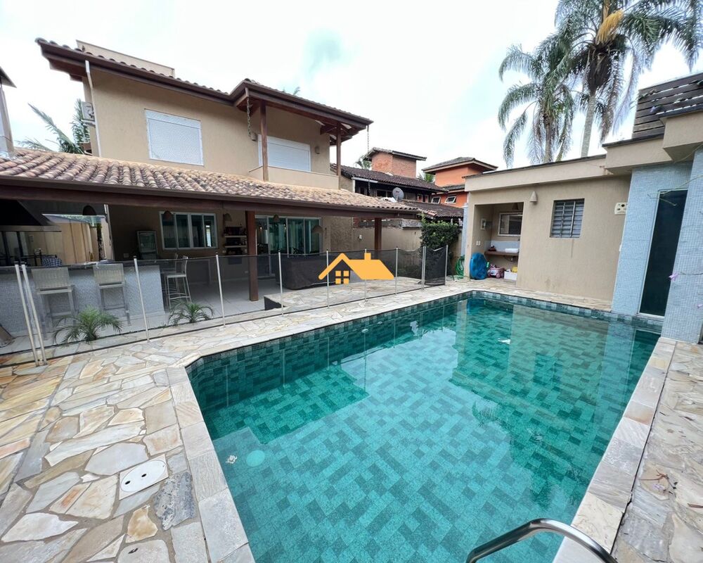 Casa à venda com 4 quartos, 220m² - Foto 1