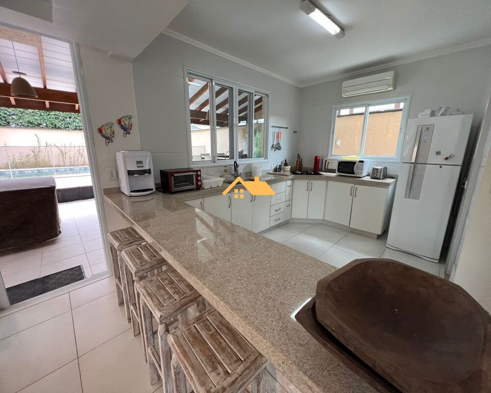Casa à venda com 4 quartos, 220m² - Foto 10