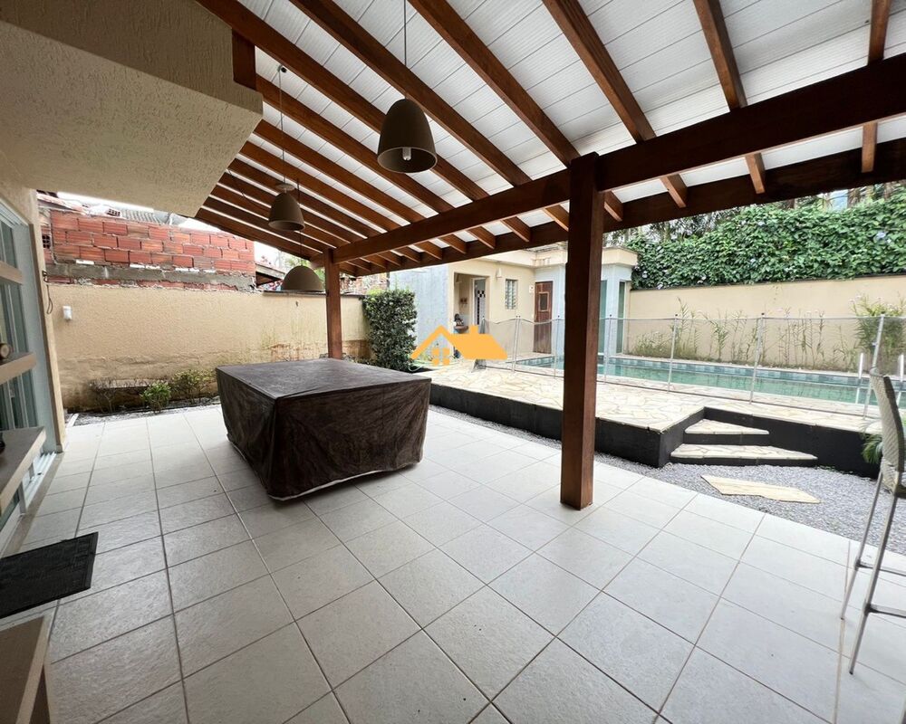 Casa à venda com 4 quartos, 220m² - Foto 39