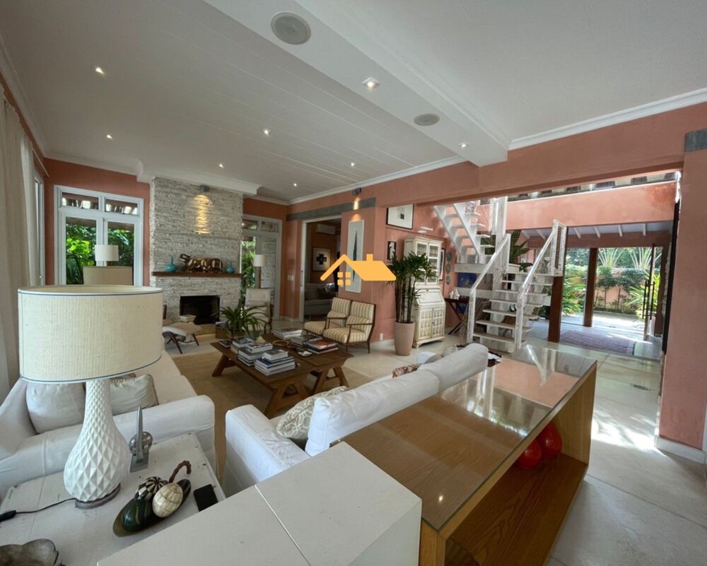 Casa à venda e temporada com 6 quartos, 700m² - Foto 1