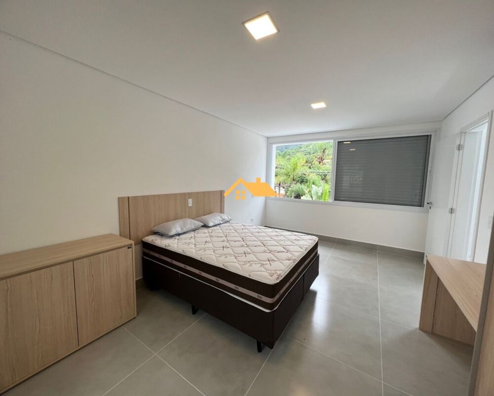 Casa para alugar com 4 quartos, 220m² - Foto 13
