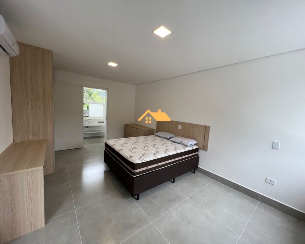Casa para alugar com 4 quartos, 220m² - Foto 12