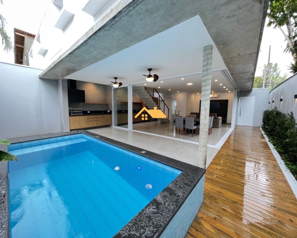 Casa para alugar com 4 quartos, 220m² - Foto 1