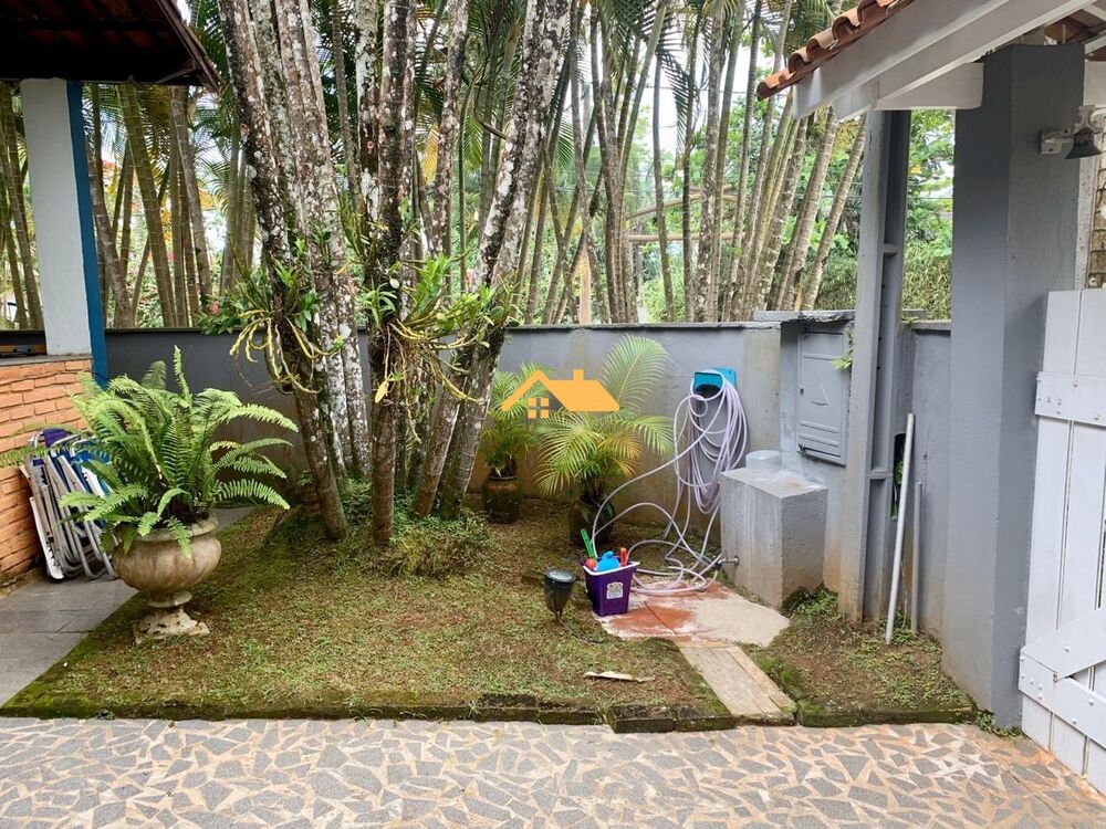 Casa à venda e aluguel com 5 quartos, 242m² - Foto 2
