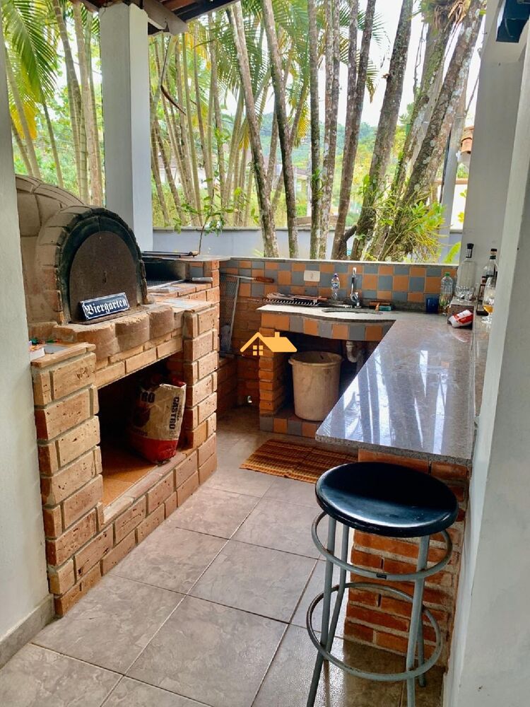 Casa à venda e aluguel com 5 quartos, 242m² - Foto 4