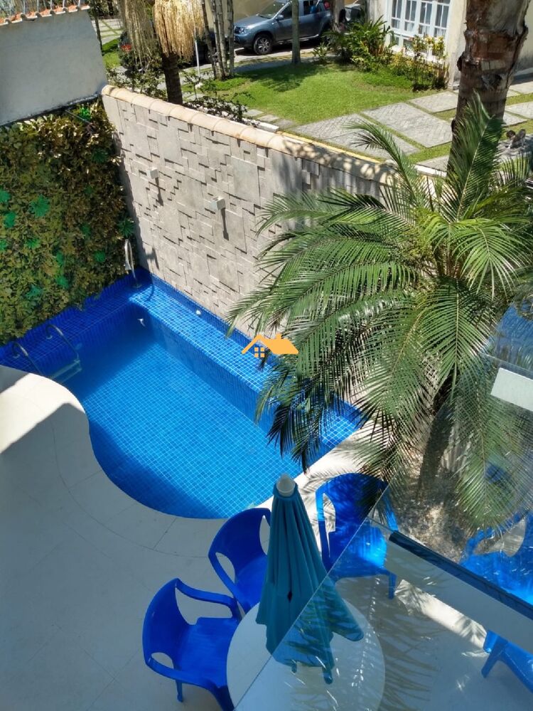 Casa à venda e temporada com 5 quartos, 247m² - Foto 1