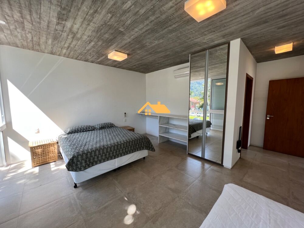 Casa à venda com 5 quartos, 307m² - Foto 2