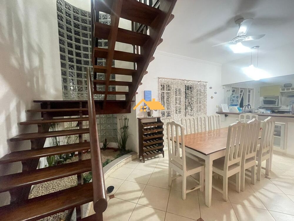 Casa à venda e aluguel com 3 quartos, 300m² - Foto 2