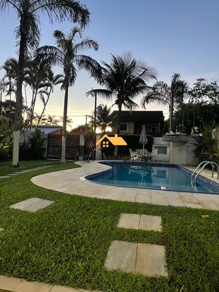 Casa à venda e aluguel com 3 quartos, 300m² - Foto 1