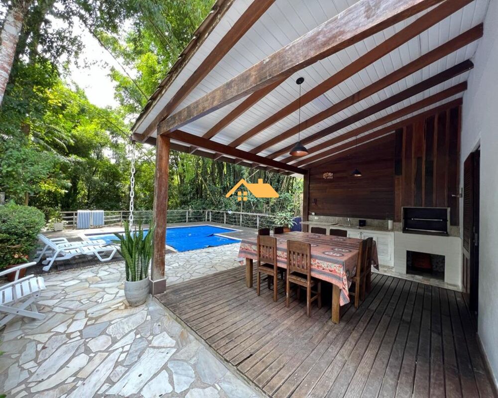 Casa à venda com 3 quartos, 197m² - Foto 4