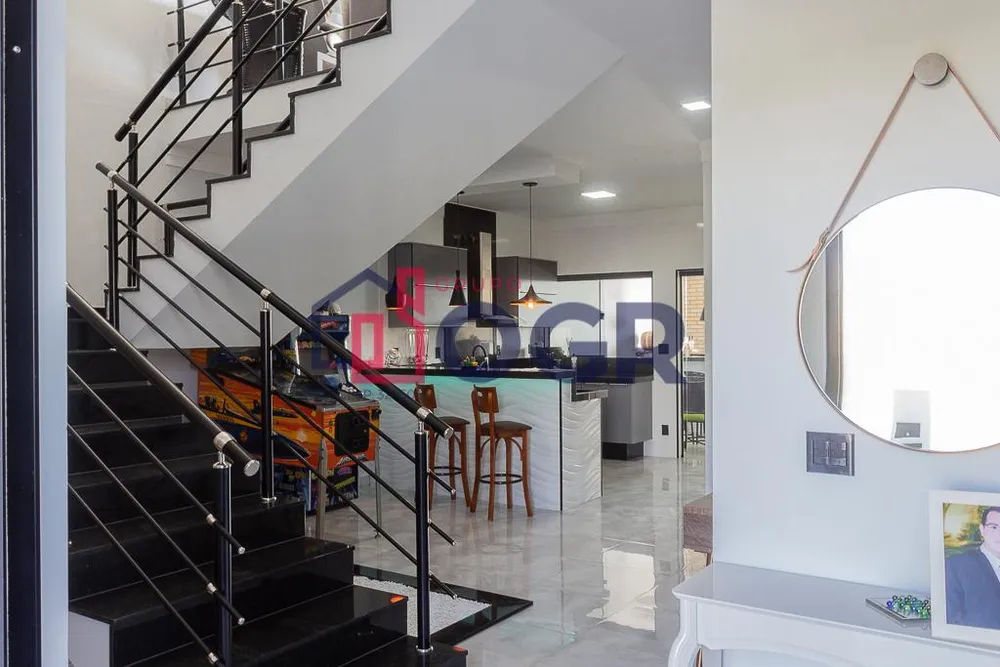 Casa, 3 quartos, 245 m² - Foto 1