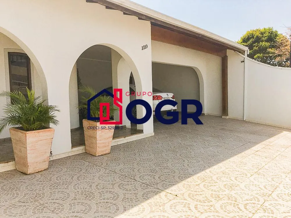 Casa, 3 quartos, 228 m² - Foto 1