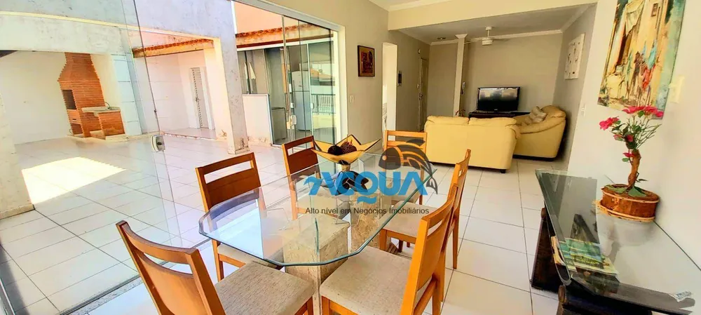 Apartamento, 3 quartos, 250 m² - Foto 1