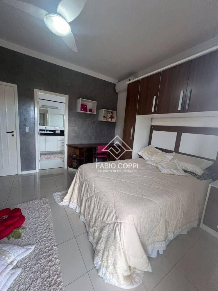 Casa de Condomínio à venda com 3 quartos, 300m² - Foto 3