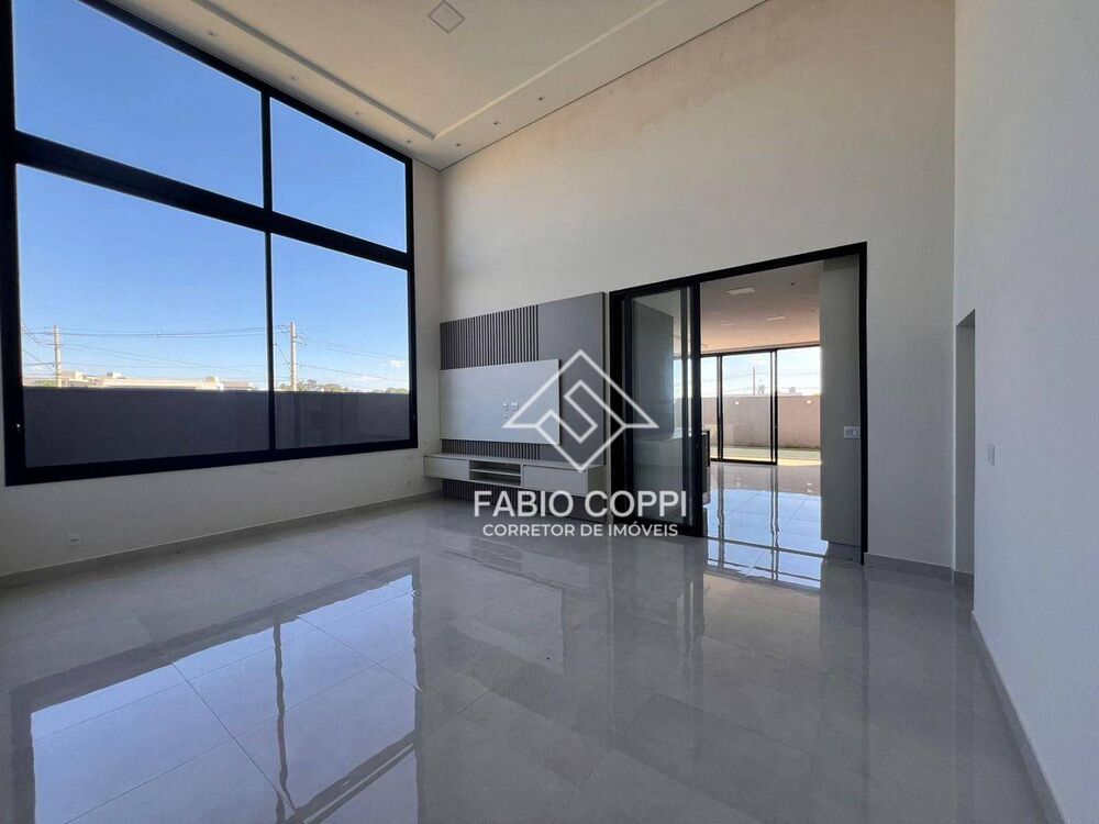 Casa de Condomínio à venda com 3 quartos, 230m² - Foto 1