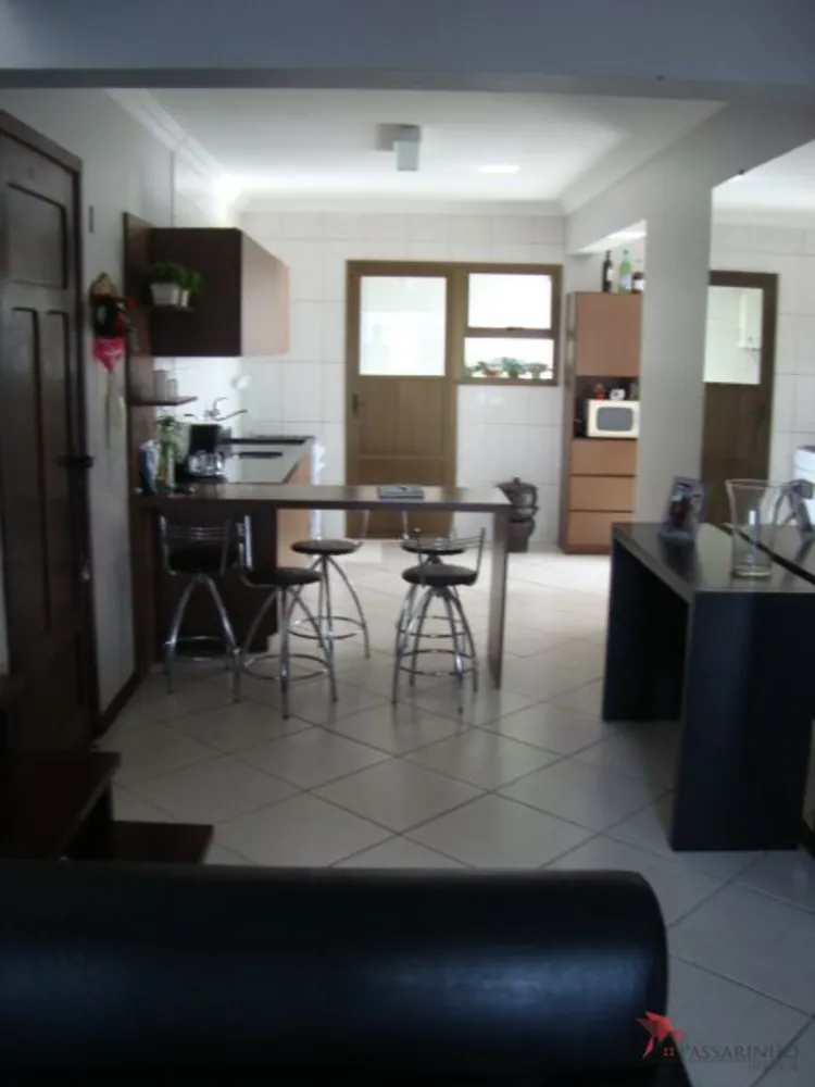 Cobertura, 3 quartos, 220 m² - Foto 2