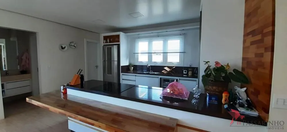 Casa, 3 quartos, 215 m² - Foto 4