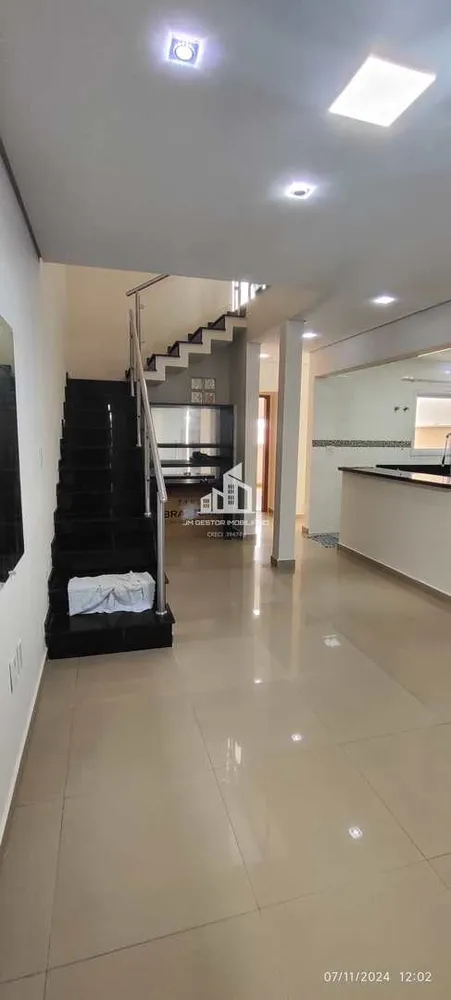 Sobrado, 3 quartos, 240 m² - Foto 1