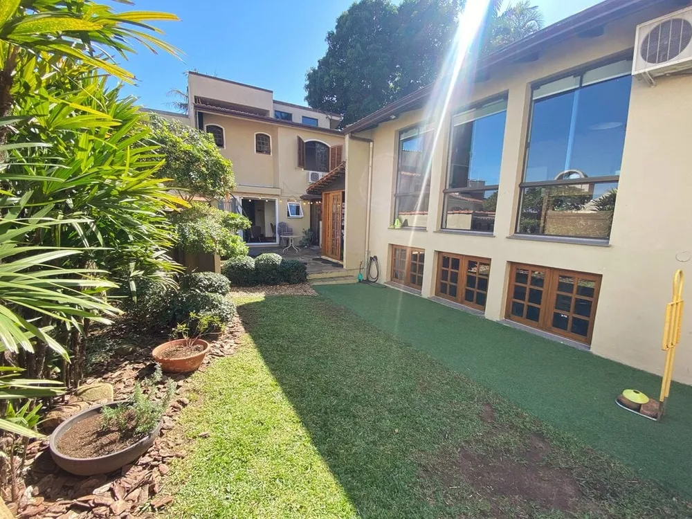 Casa à venda com 3 quartos, 300m² - Foto 15