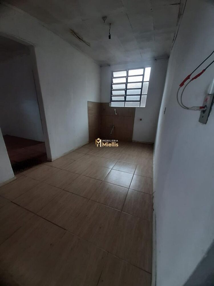 Casa à venda com 4 quartos, 90m² - Foto 4
