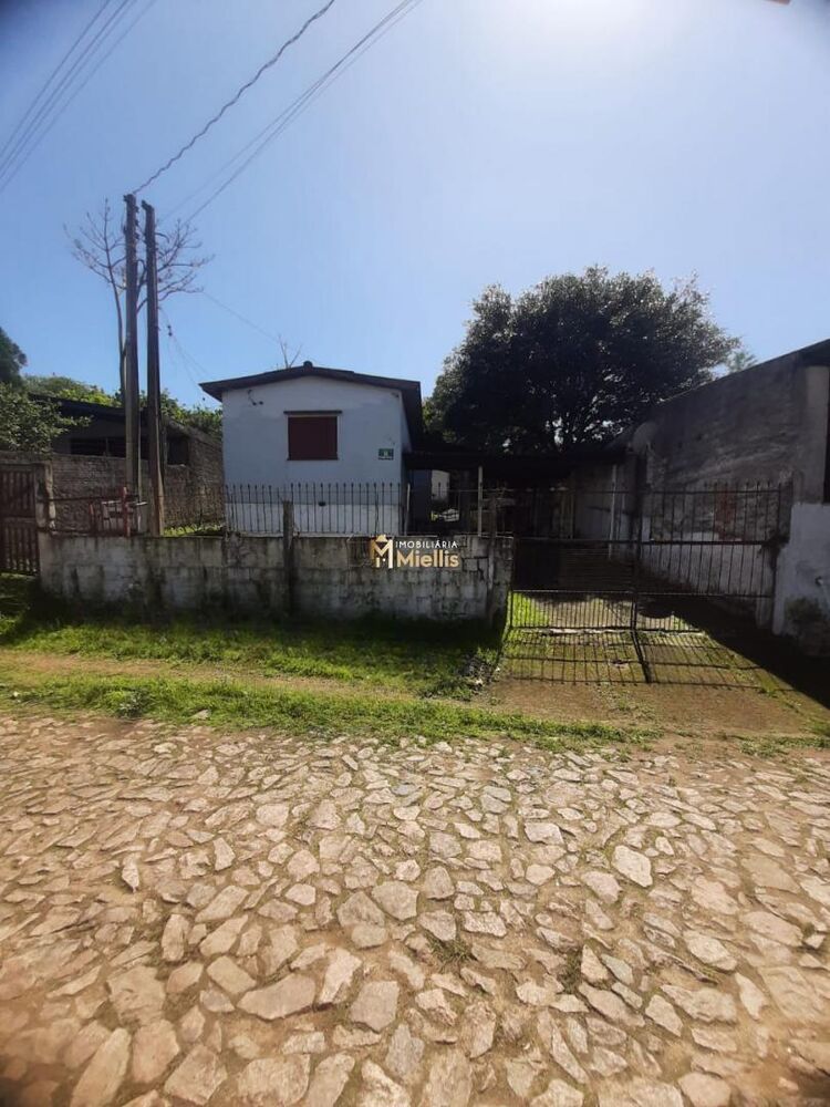 Casa à venda com 4 quartos, 90m² - Foto 1