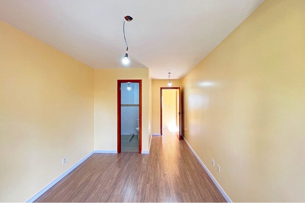Casa à venda com 3 quartos, 230m² - Foto 2