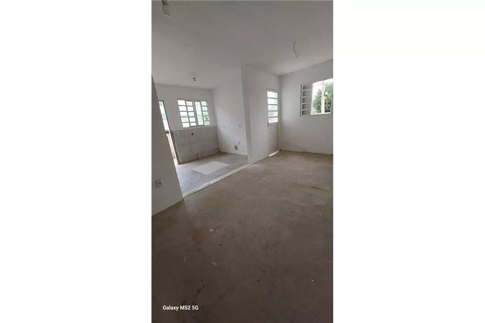 Casa à venda com 2 quartos, 70m² - Foto 2