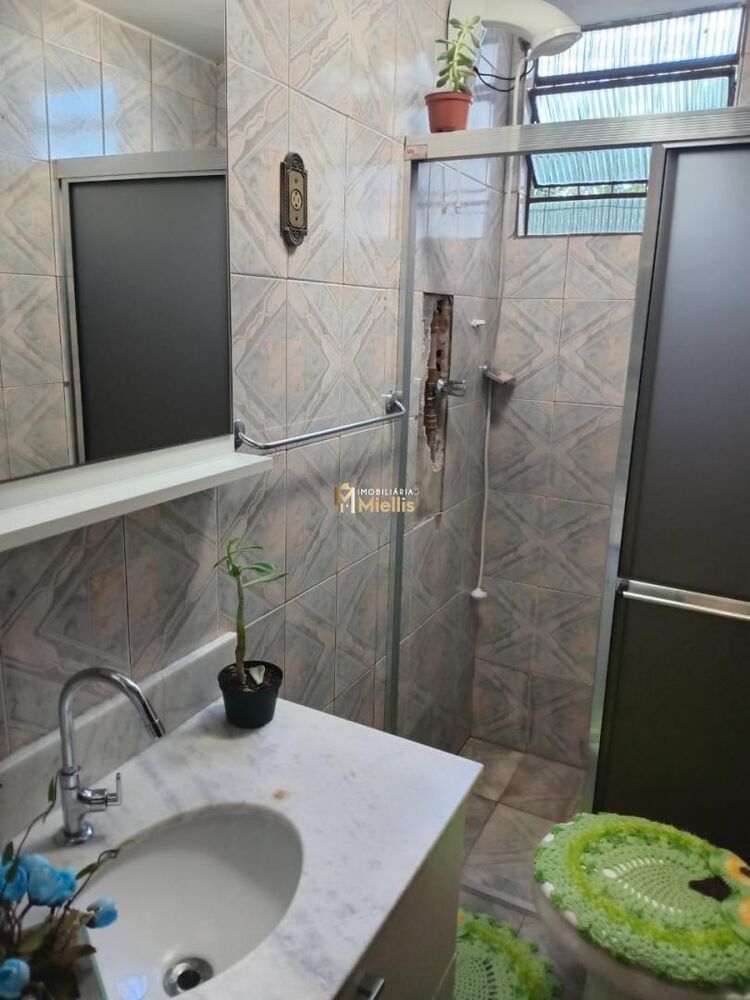 Casa à venda com 3 quartos, 230m² - Foto 2