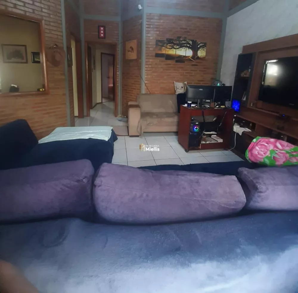 Casa à venda com 3 quartos, 230m² - Foto 2