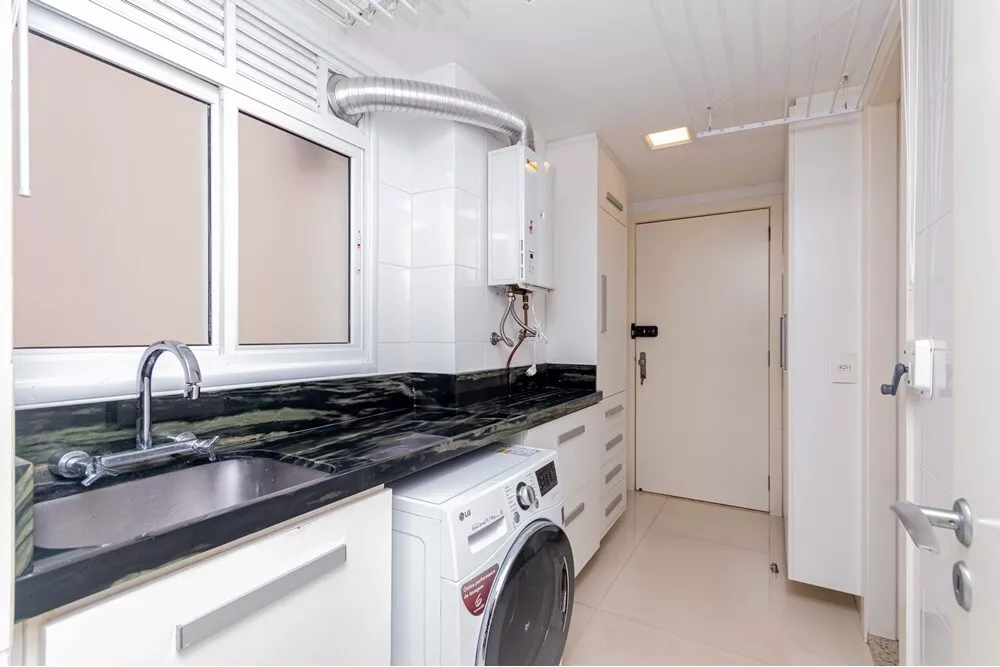 Apartamento à venda com 3 quartos, 146m² - Foto 2