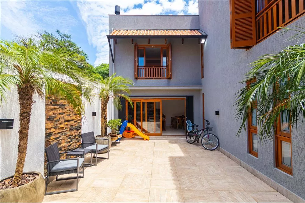 Casa à venda com 3 quartos, 220m² - Foto 2