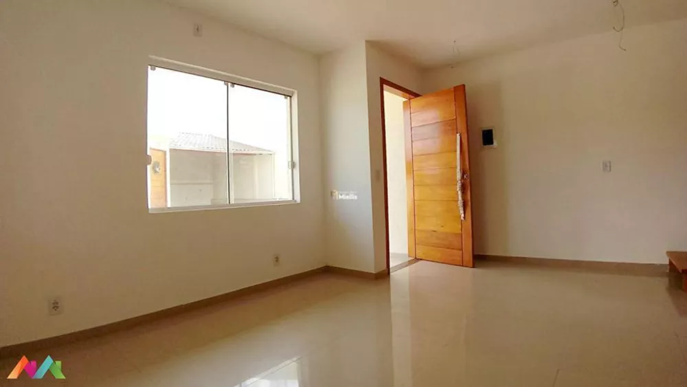 Casa à venda com 2 quartos, 52m² - Foto 1