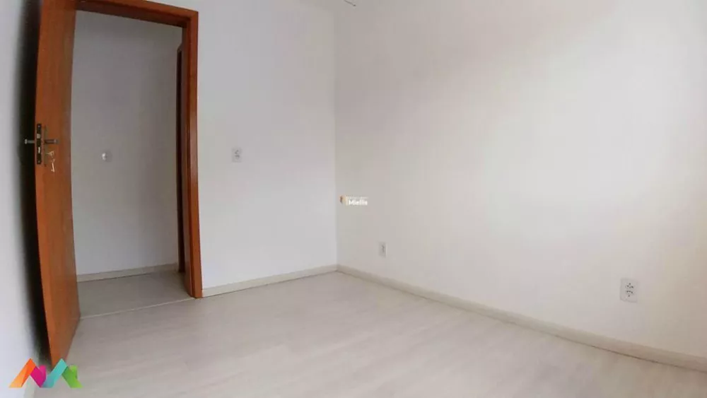 Casa à venda com 2 quartos, 52m² - Foto 4