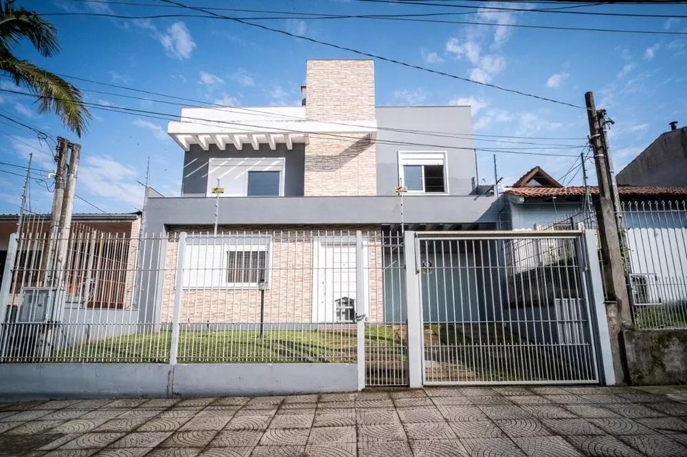 Casa à venda com 4 quartos, 200m² - Foto 1