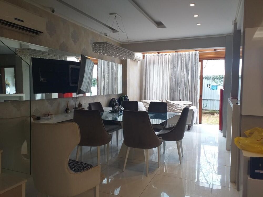 Casa de Condomínio à venda com 3 quartos, 230m² - Foto 1