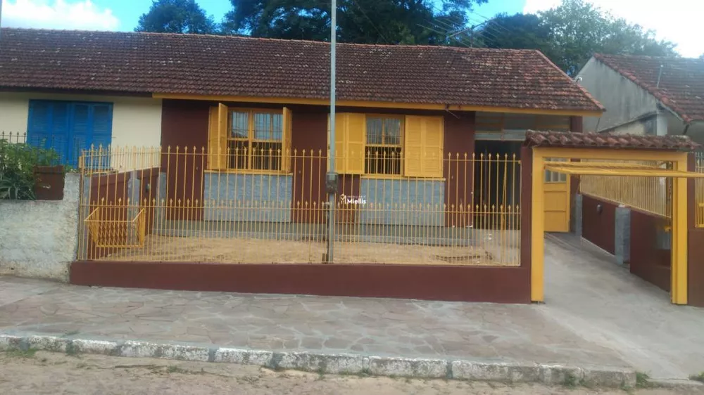 Casa à venda com 2 quartos, 120m² - Foto 1