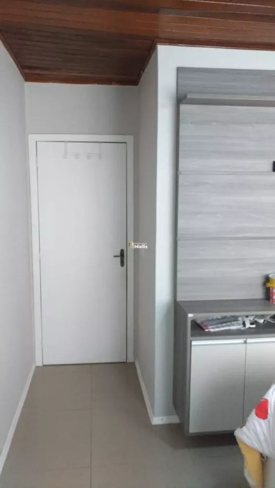 Casa à venda com 2 quartos, 55m² - Foto 2