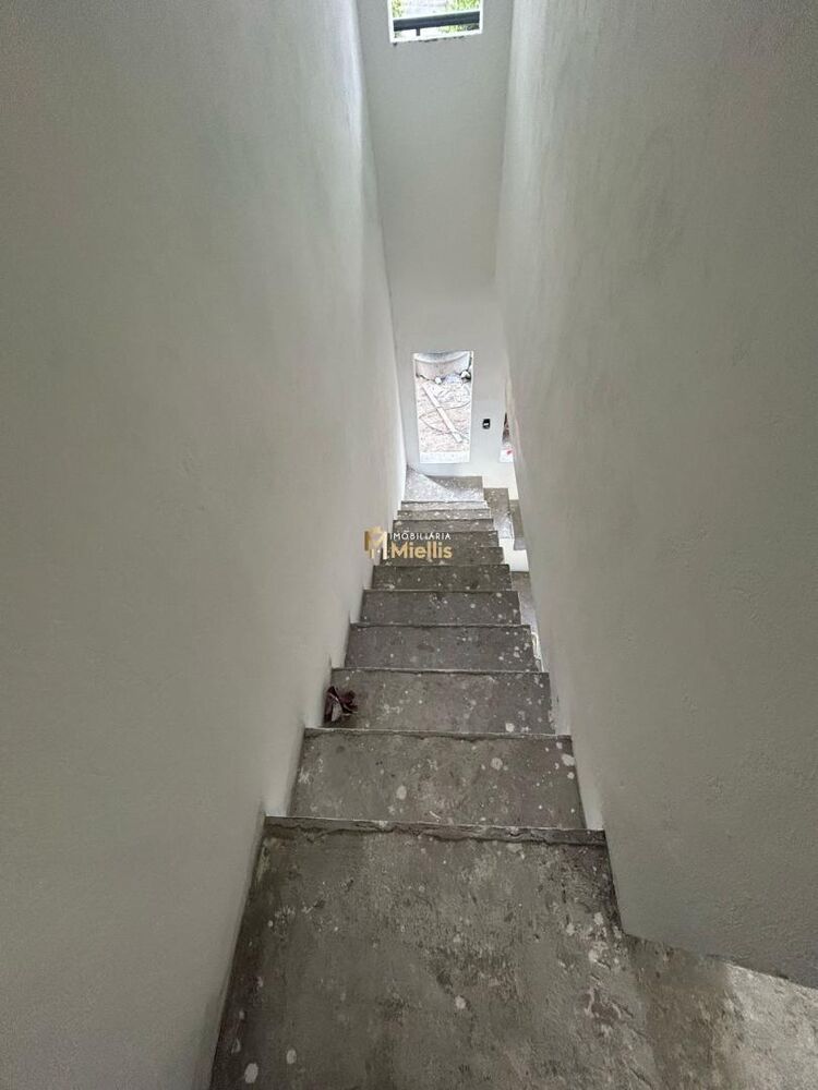 Casa à venda com 2 quartos, 60m² - Foto 4