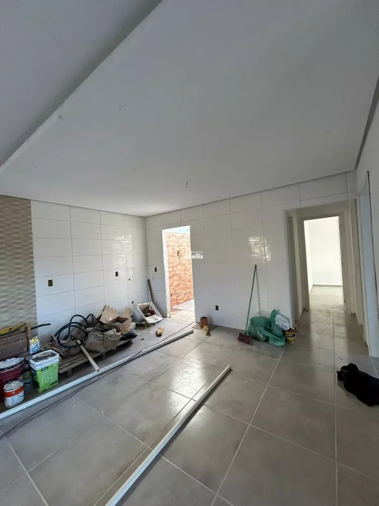 Casa à venda com 3 quartos, 88m² - Foto 2