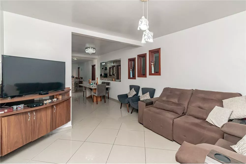 Casa à venda com 3 quartos, 156m² - Foto 1