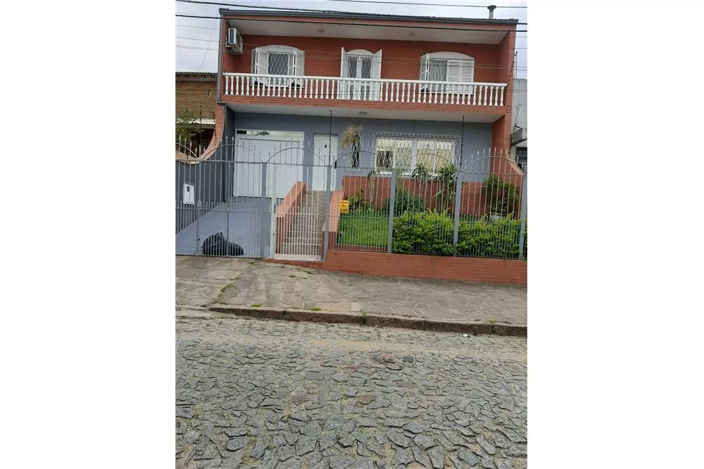 Casa à venda com 3 quartos, 210m² - Foto 1