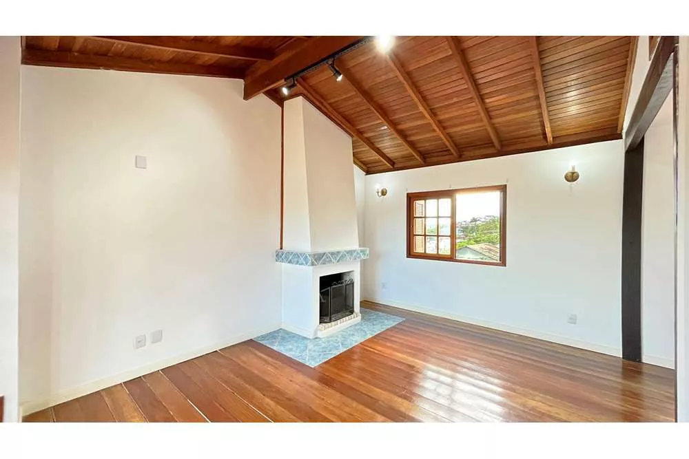 Casa de Condomínio à venda com 3 quartos, 240m² - Foto 3